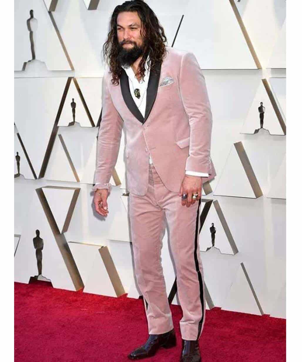 jason-momoa-pink-oscars-tuxedo-outfit
