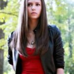 ELENA-GILBERT-THE-VAMPIRE-DIARIES-JACKET