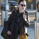 Daisy-Ridley-airport-jacket
