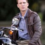 THE-AVENGERS-STEVE-ROGERS-CHRIS-EVANS-BROWN-JACKET